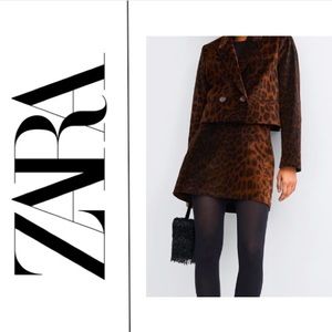 New Zara mini leopard velvet skirt - Size: US M